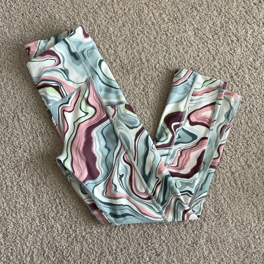 Athleta Ultimate Stash Pocket Printed Capri - Picture 5 of 11
